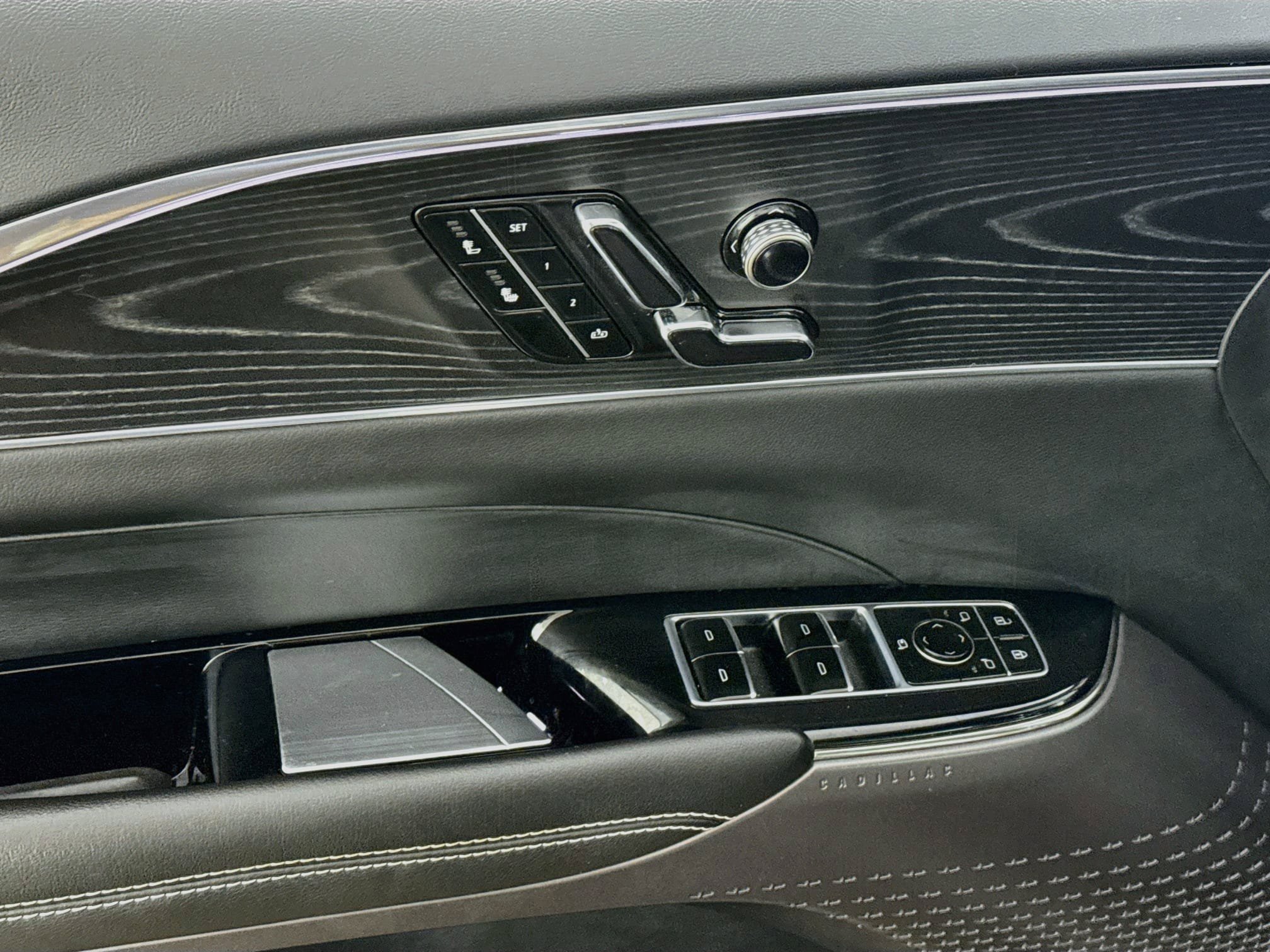 Used 2024 Cadillac Lyriq Luxury AWD/4WD image 19