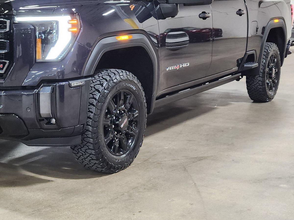 Used 2024 GMC Sierra 2500 AT4 w/ AT4 Premium Plus Package AWD/4WD image 17
