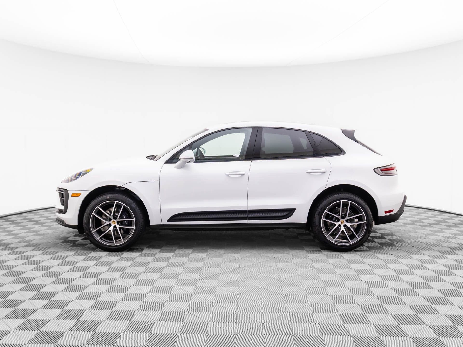 Certified 2025 Porsche Macan image 2