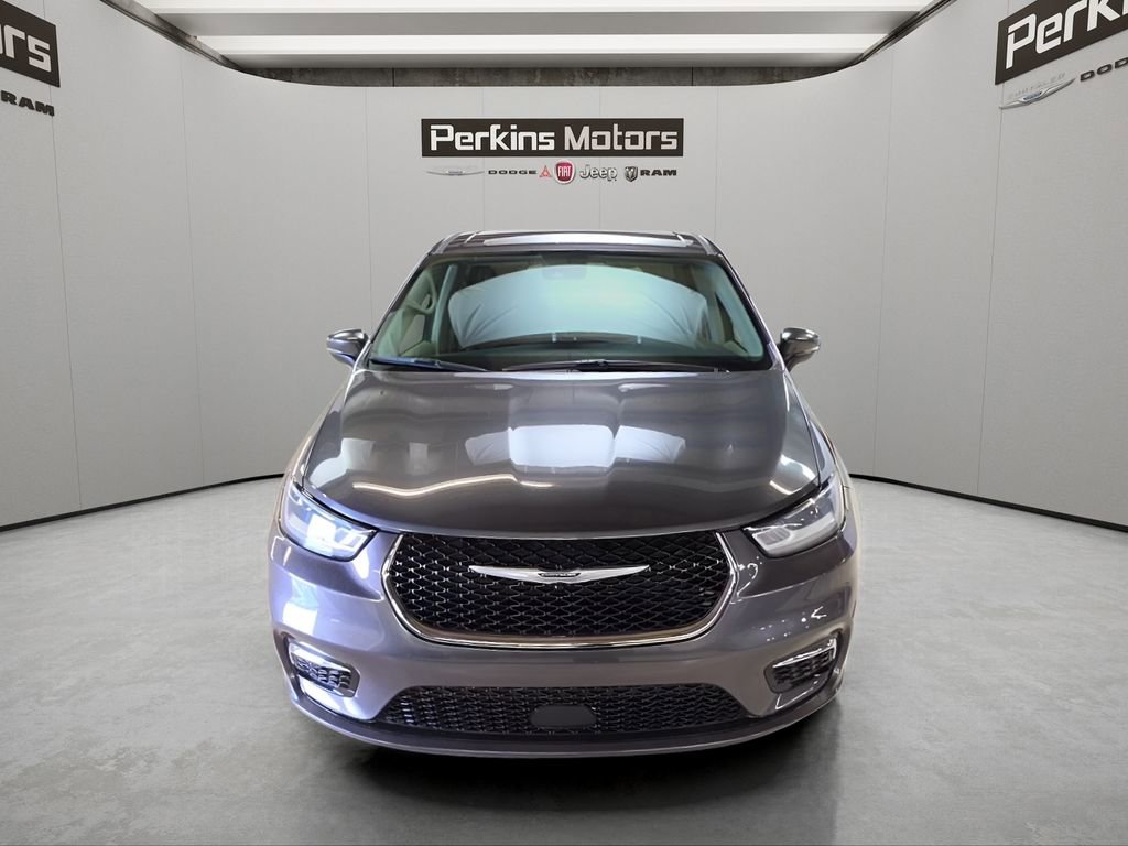 Certified 2023 Chrysler Pacifica Touring-L image 8