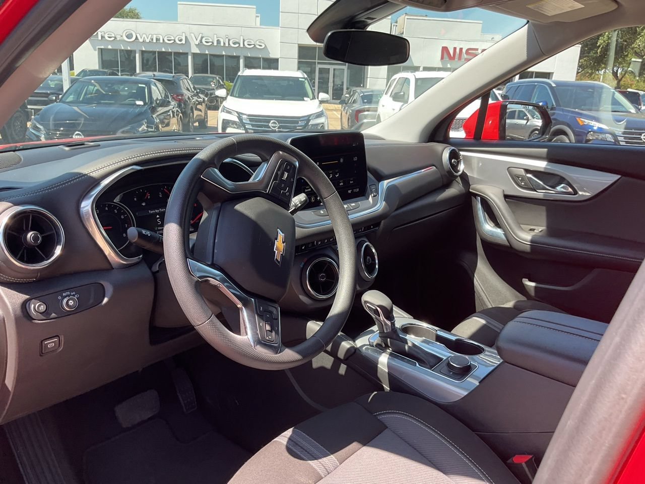 Used 2025 Chevrolet Blazer LT FWD image 12
