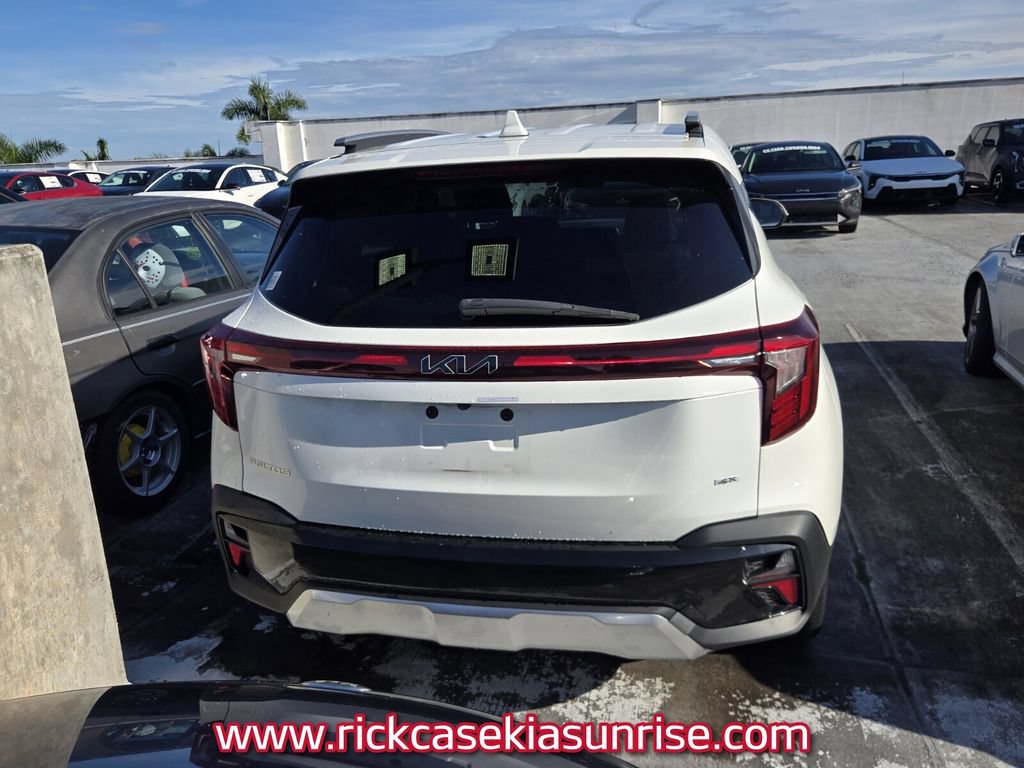 Used 2024 Kia Seltos SX w/ SX Sunroof Package AWD/4WD image 6