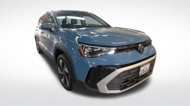 Certified 2025 Volkswagen Taos SE AWD/4WD image 2