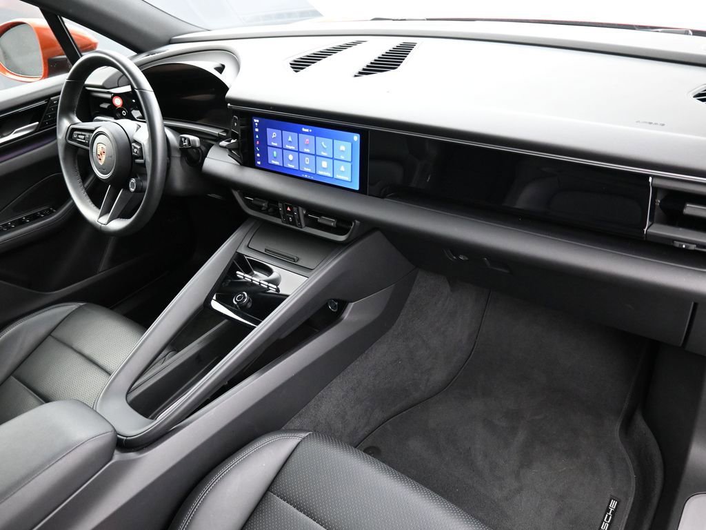 Certified 2025 Porsche Macan Electric image 29