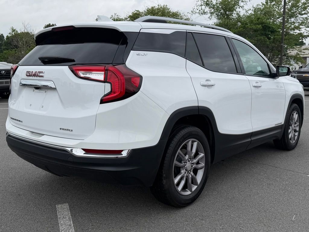 Used 2024 GMC Terrain SLT AWD/4WD image 7