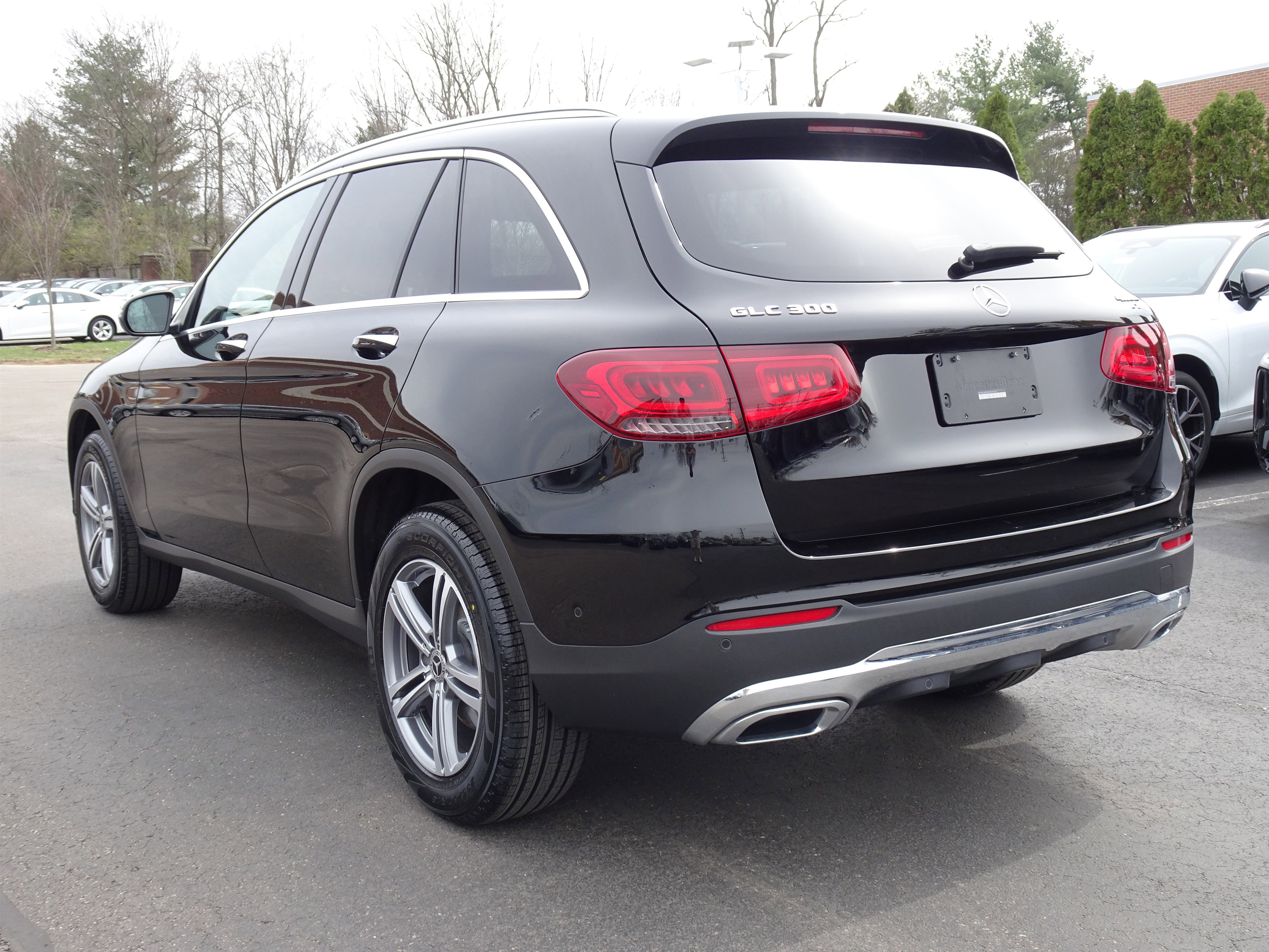 Used 2021 Mercedes-Benz GLC 300 4MATIC image 3