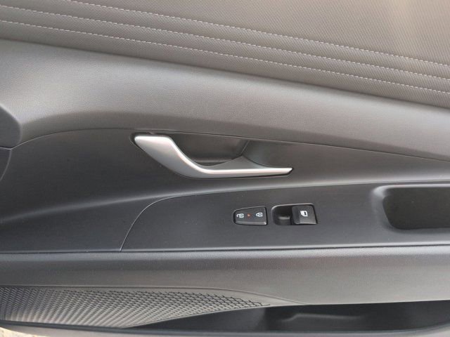 Used 2025 Hyundai Elantra SEL FWD image 34