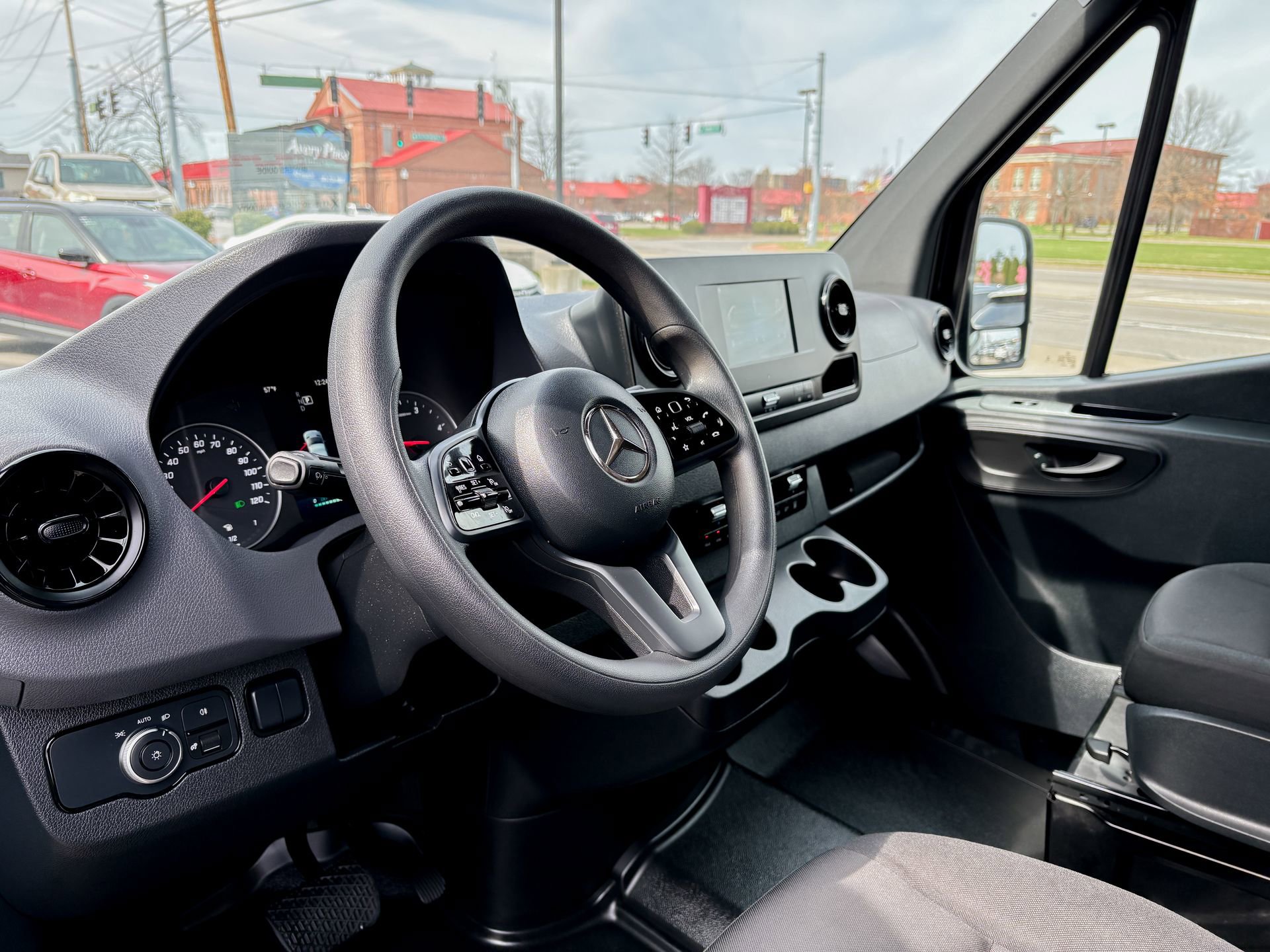 Used 2024 Mercedes-Benz Sprinter 2500 image 18