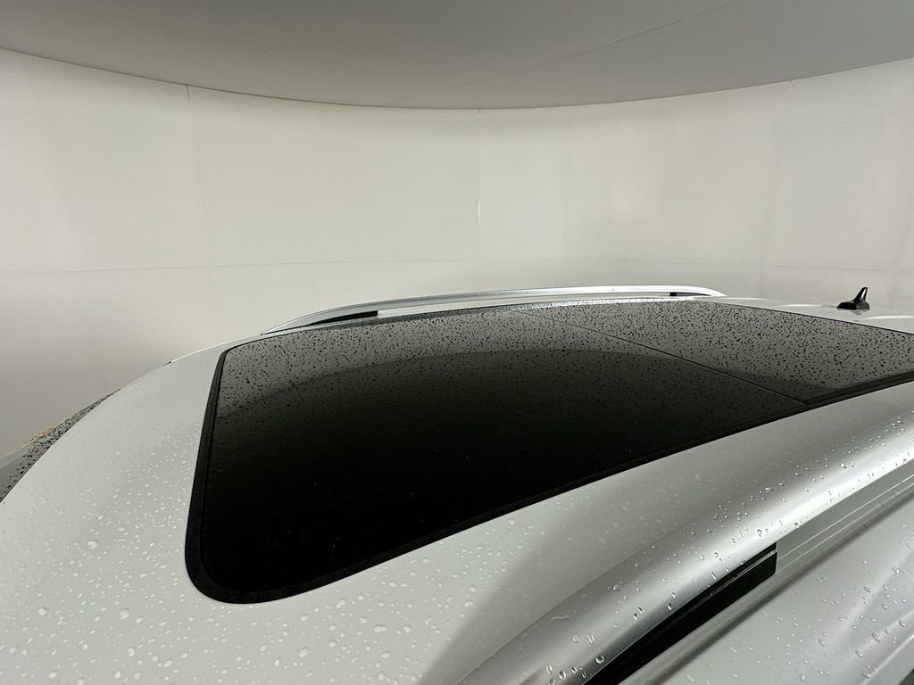 Used 2023 Volkswagen Tiguan SE w/ Panoramic Sunroof Package image 29