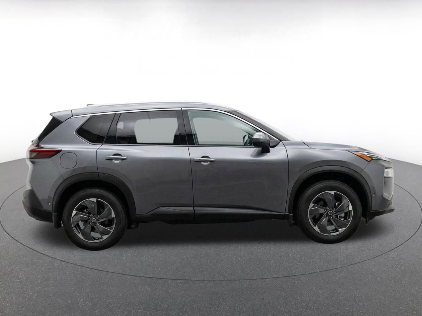 Used 2025 Nissan Rogue SV FWD image 14