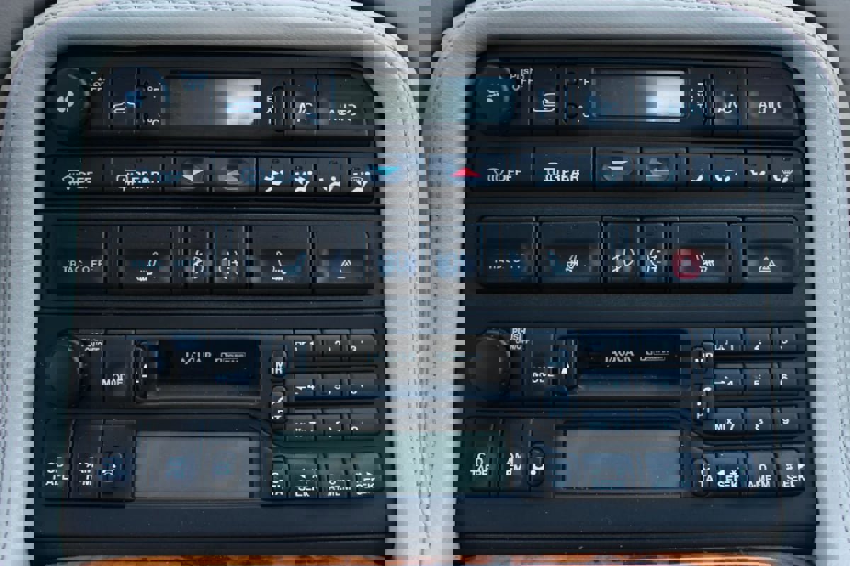 Used 2000 Jaguar XK8 Convertible image 26