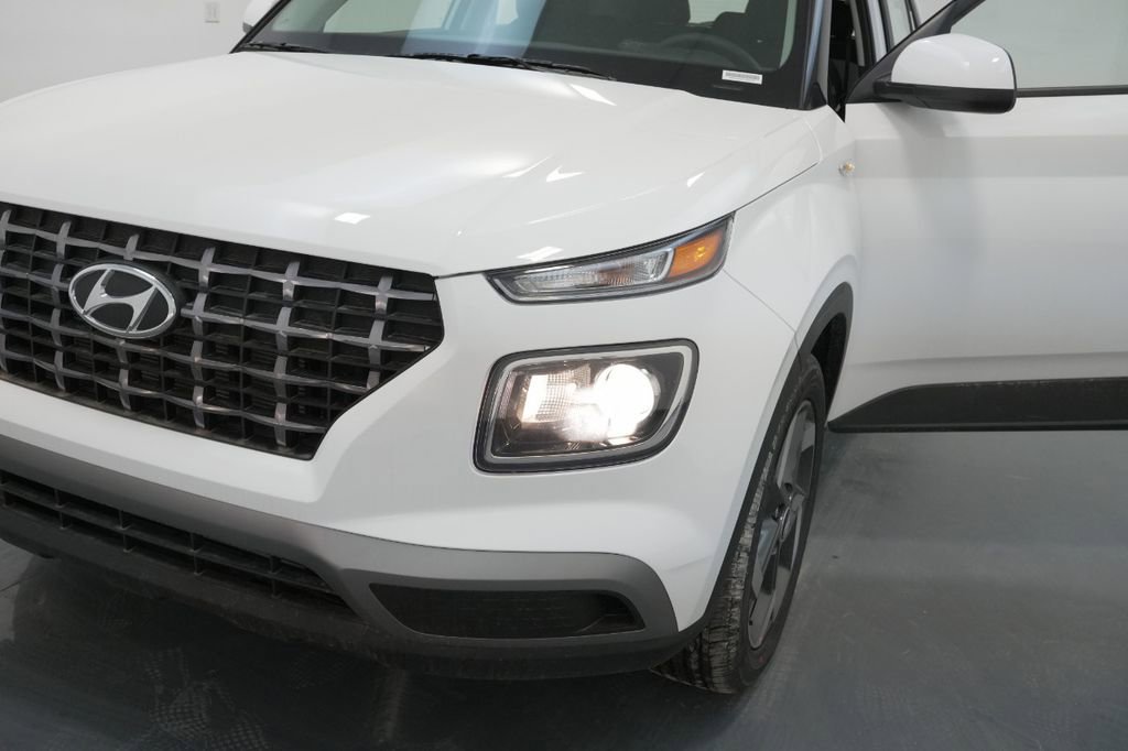 New 2025 Hyundai Venue SEL image 20