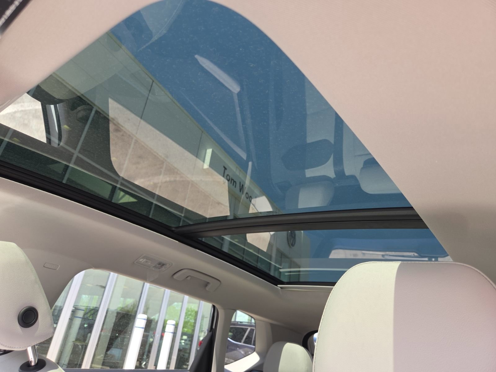 New 2026 Volkswagen Taos SE FWD image 17