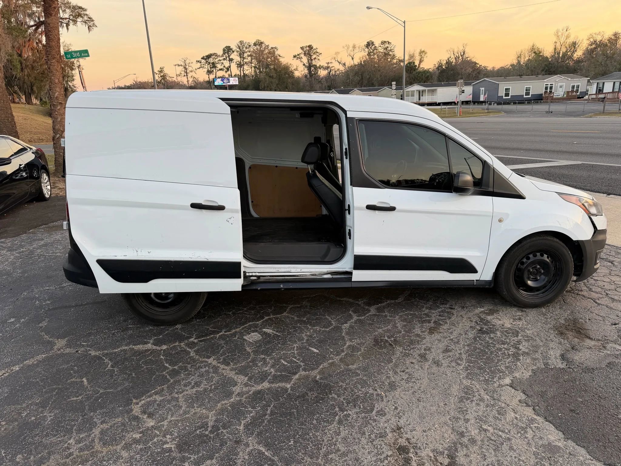 Used 2020 Ford Transit Connect XL image 10
