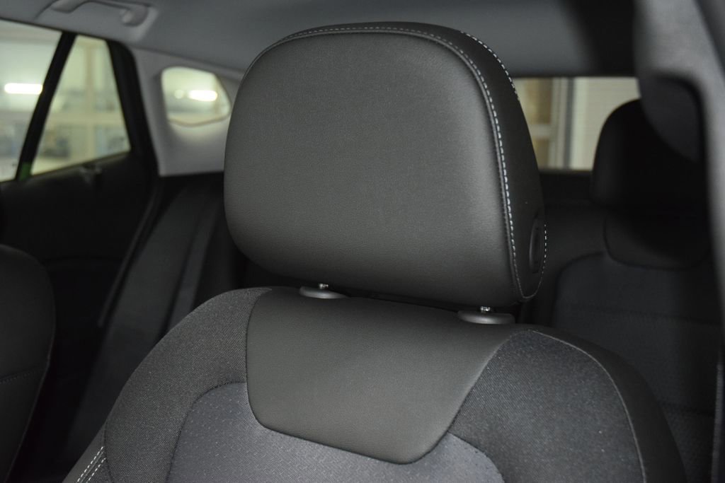 New 2026 Chevrolet Trax LT w/ Sunroof Package FWD image 38