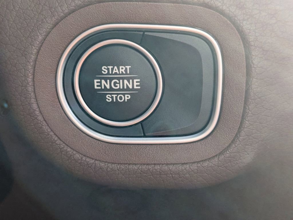 Used 2025 Mercedes-Benz GLE 450e 4MATIC image 26