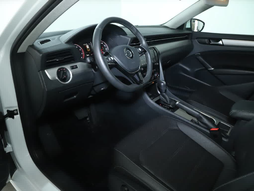 Certified 2022 Volkswagen Passat 2.0T SE FWD image 17