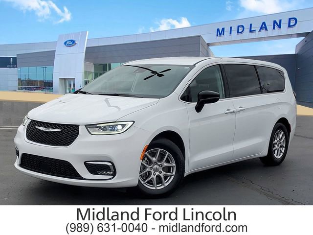 Used 2024 Chrysler Pacifica Touring-L FWD image 1