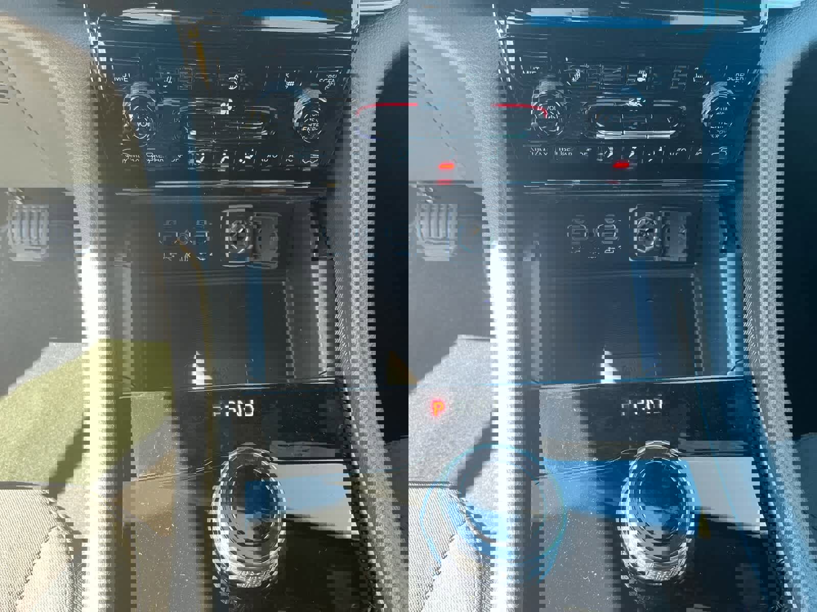 New 2025 Jeep Grand Cherokee Laredo w/ Luxury Tech Group I image 24