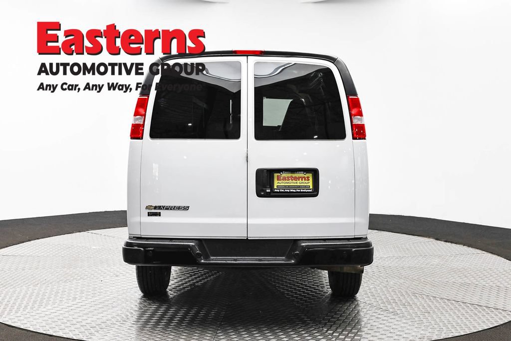Used 2021 Chevrolet Express 3500 w/ Driver Convenience Package RWD image 6