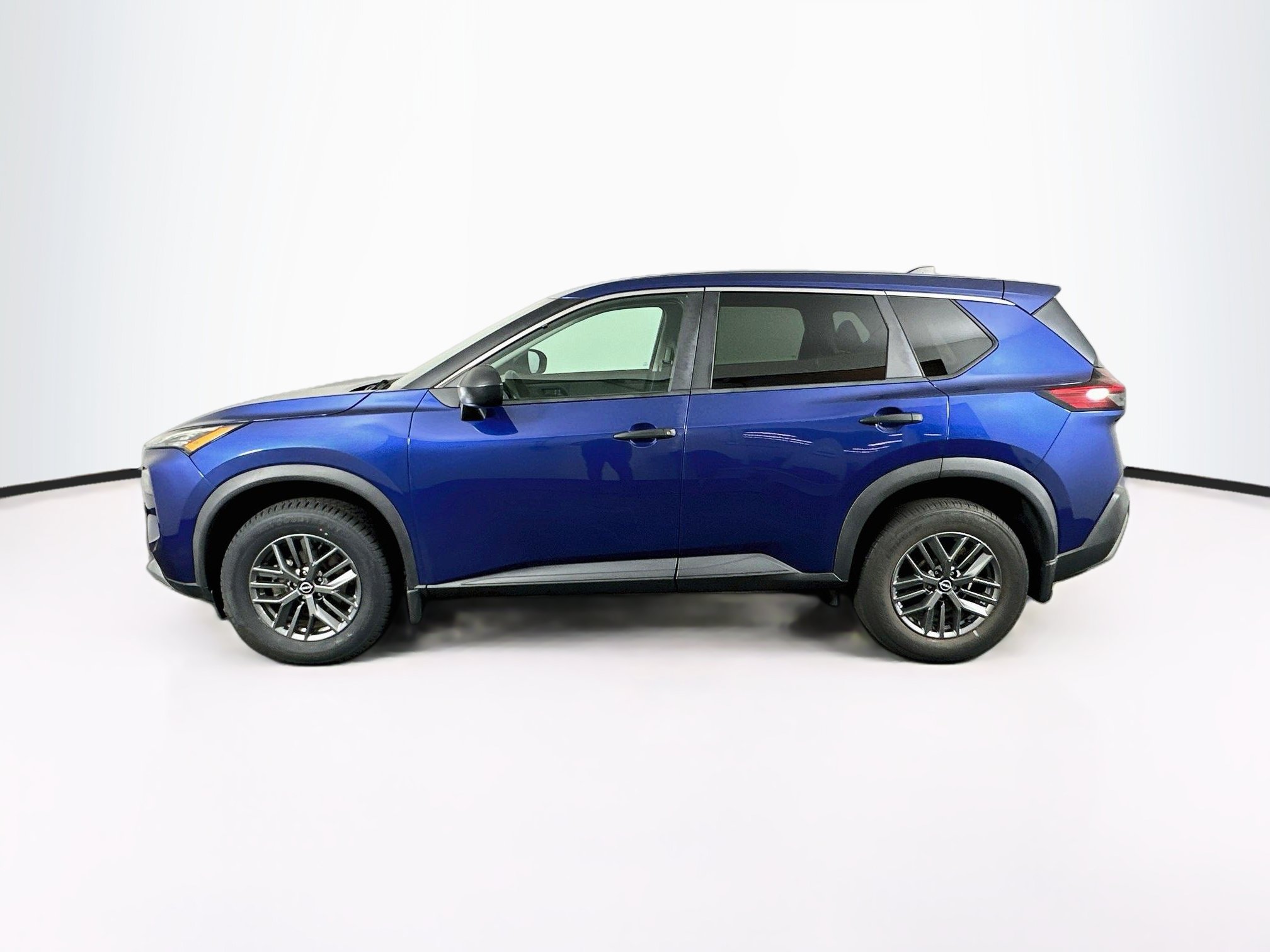 Used 2023 Nissan Rogue S FWD image 4
