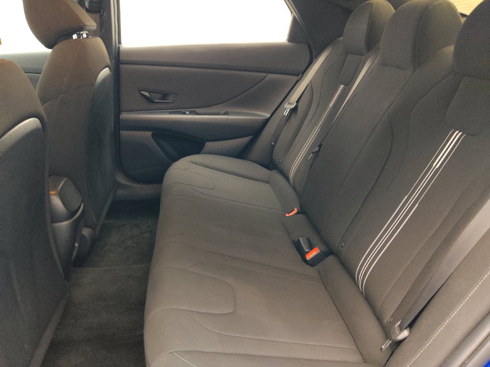 Used 2025 Hyundai Elantra Sport FWD image 18