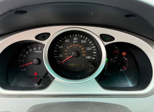 Used 2005 Toyota Highlander 4WD V6 w/ 3rd Row image 21