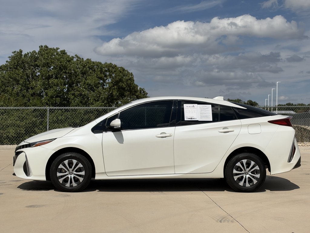 Used 2020 Toyota Prius Prime XLE FWD image 3