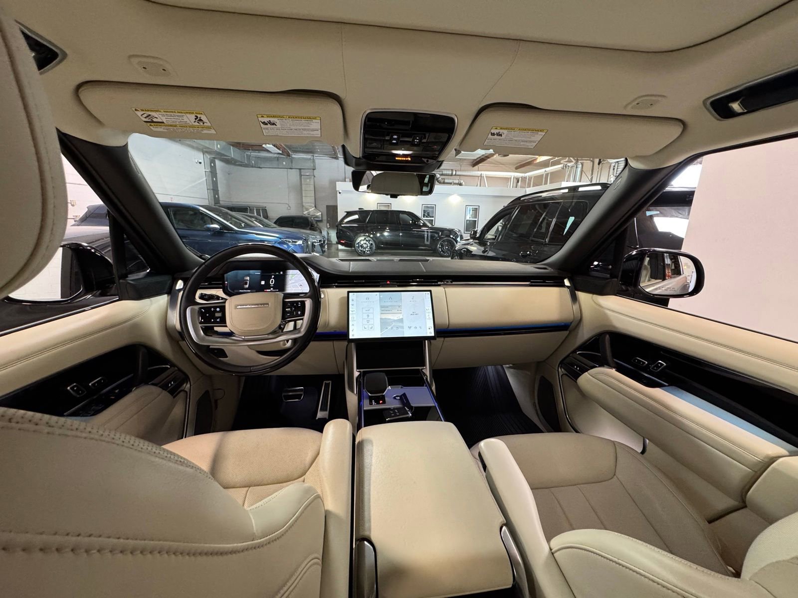 Used 2025 Land Rover Range Rover Long Wheelbase Autobiography image 14