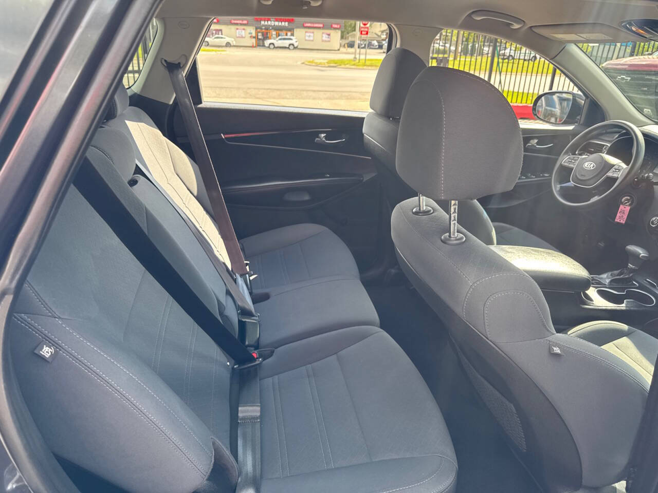 Used 2019 Kia Sorento FWD image 9