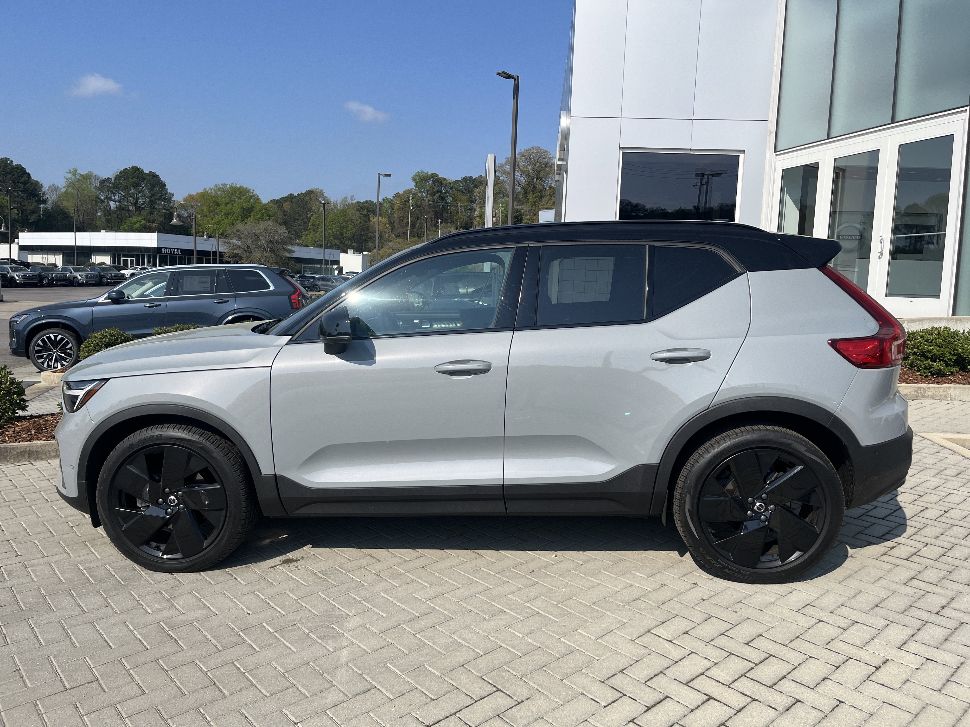 New 2026 Volvo XC40 B5 Ultra w/ Protection Package Premier image 2