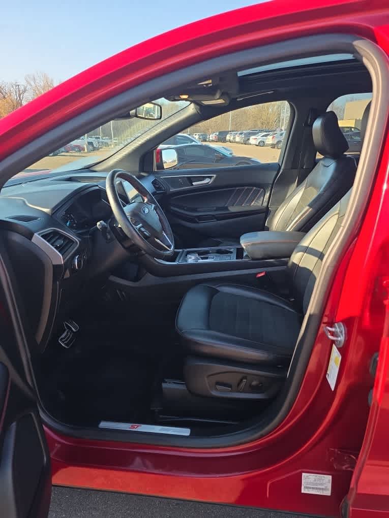 Used 2024 Ford Edge ST-Line w/ Class II Trailer Tow Package image 5