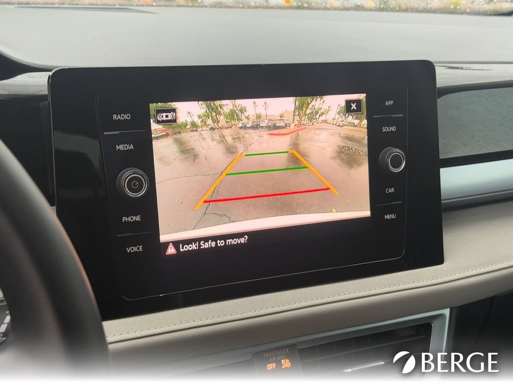 Used 2025 Volkswagen Taos SE FWD image 23