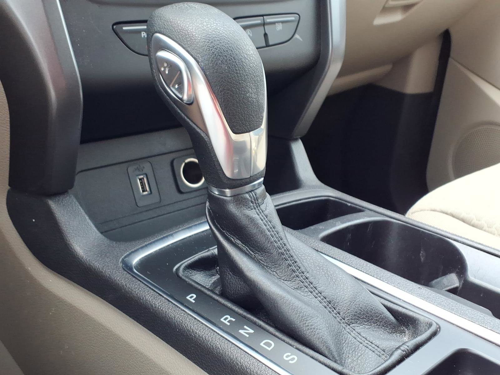 Used 2019 Ford Escape SE image 16