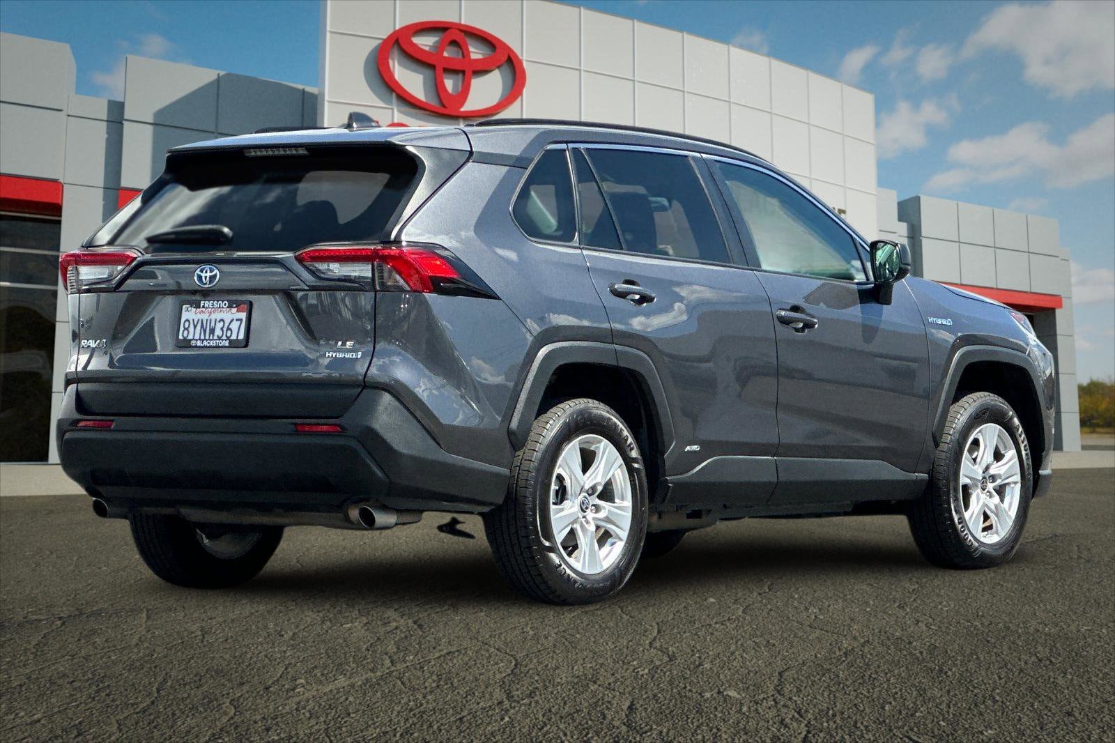 Used 2021 Toyota RAV4 LE AWD/4WD image 3