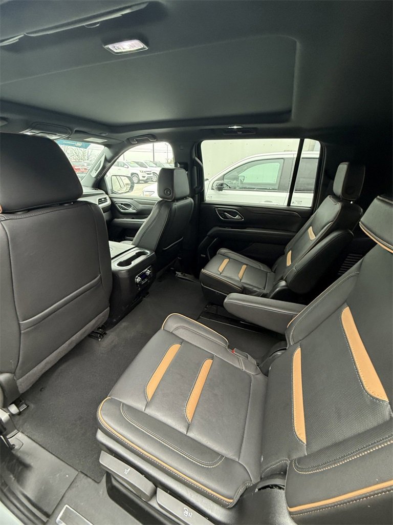 Used 2024 GMC Yukon XL AT4 w/ Technology Package image 7