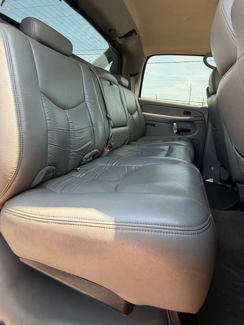 Used 2005 Chevrolet Avalanche Z71 w/ Preferred Equipment Group AWD/4WD image 12