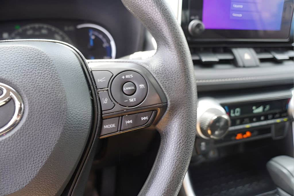 Used 2025 Toyota RAV4 XLE image 21