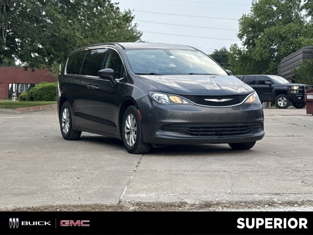 Used 2017 Chrysler Pacifica Touring FWD image 1