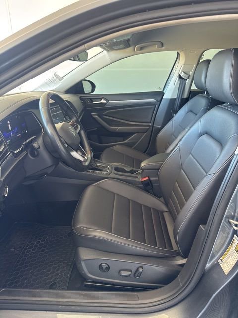 Used 2024 Volkswagen Jetta SE FWD image 15