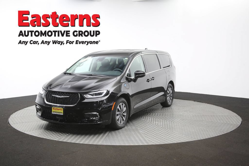 Used 2024 Chrysler Pacifica Limited FWD image 55