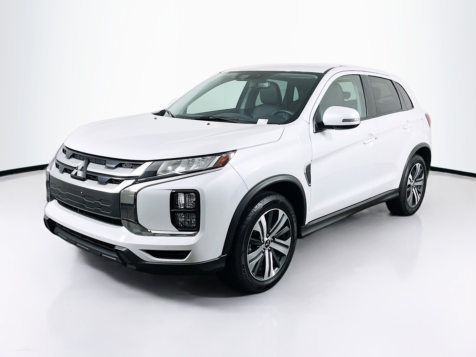 Used 2024 Mitsubishi Outlander Sport SE image 3