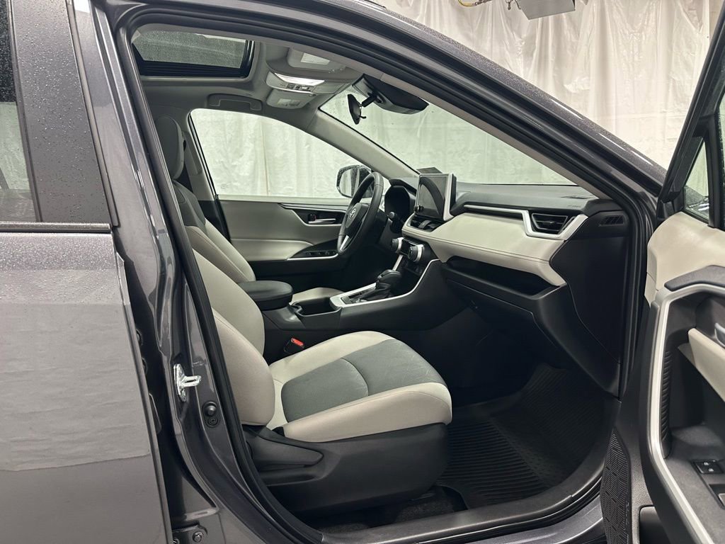 Used 2025 Toyota RAV4 XLE w/ Convenience Package image 56