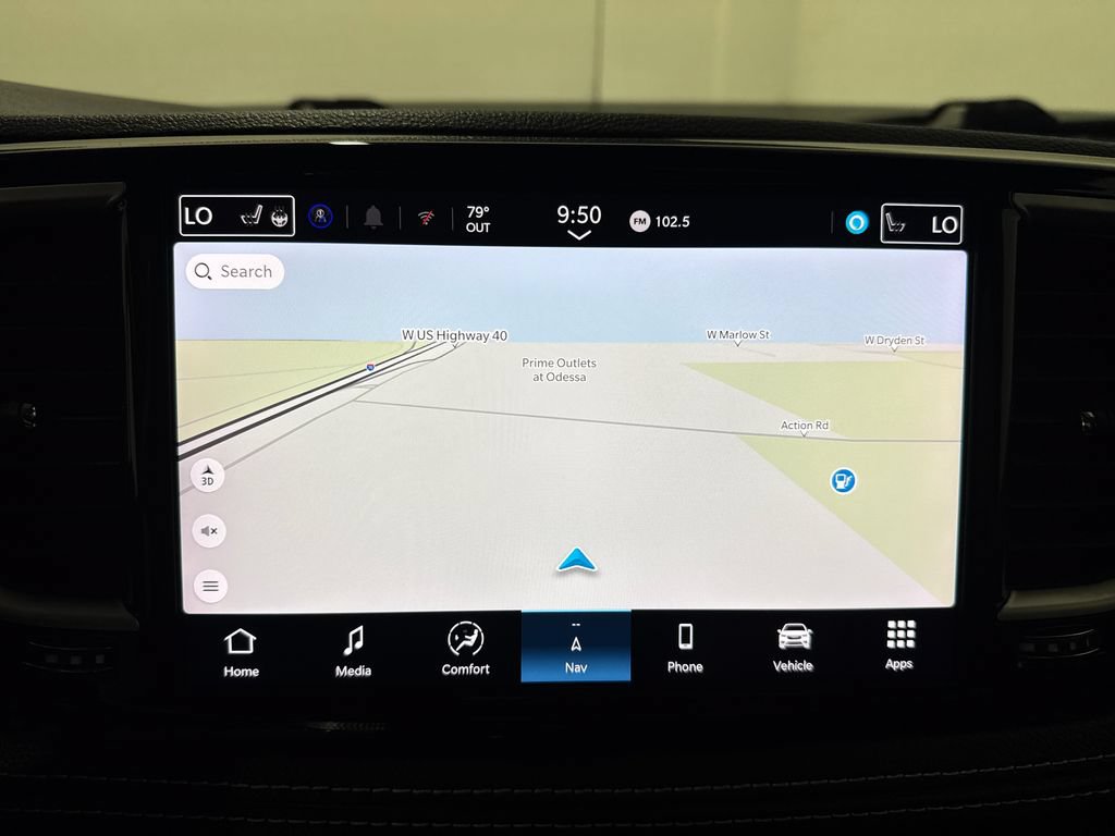 Used 2024 Chrysler Pacifica Limited FWD image 28