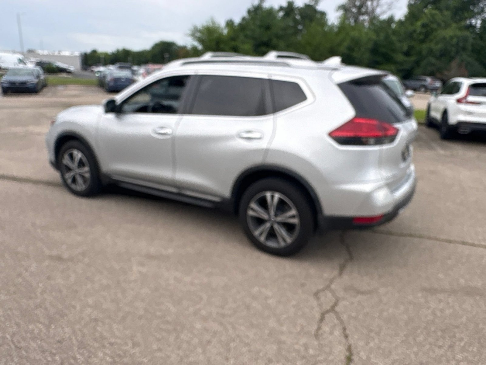 Used 2017 Nissan Rogue SL w/ SL Premium Package AWD/4WD image 9