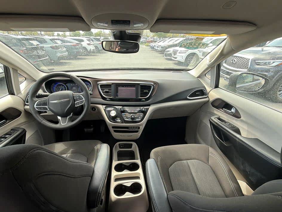 Used 2023 Chrysler Voyager LX FWD image 17