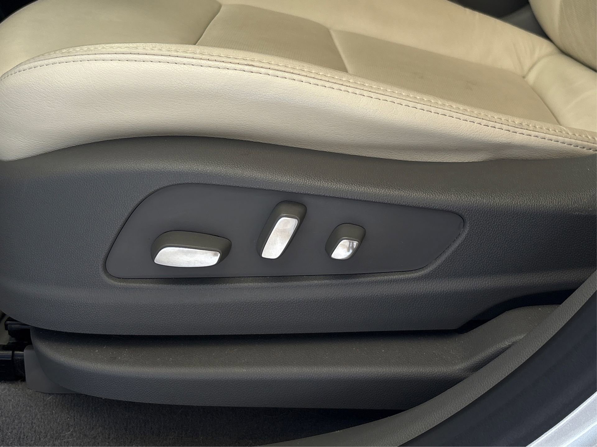 Used 2020 Cadillac XT6 Premium Luxury image 31