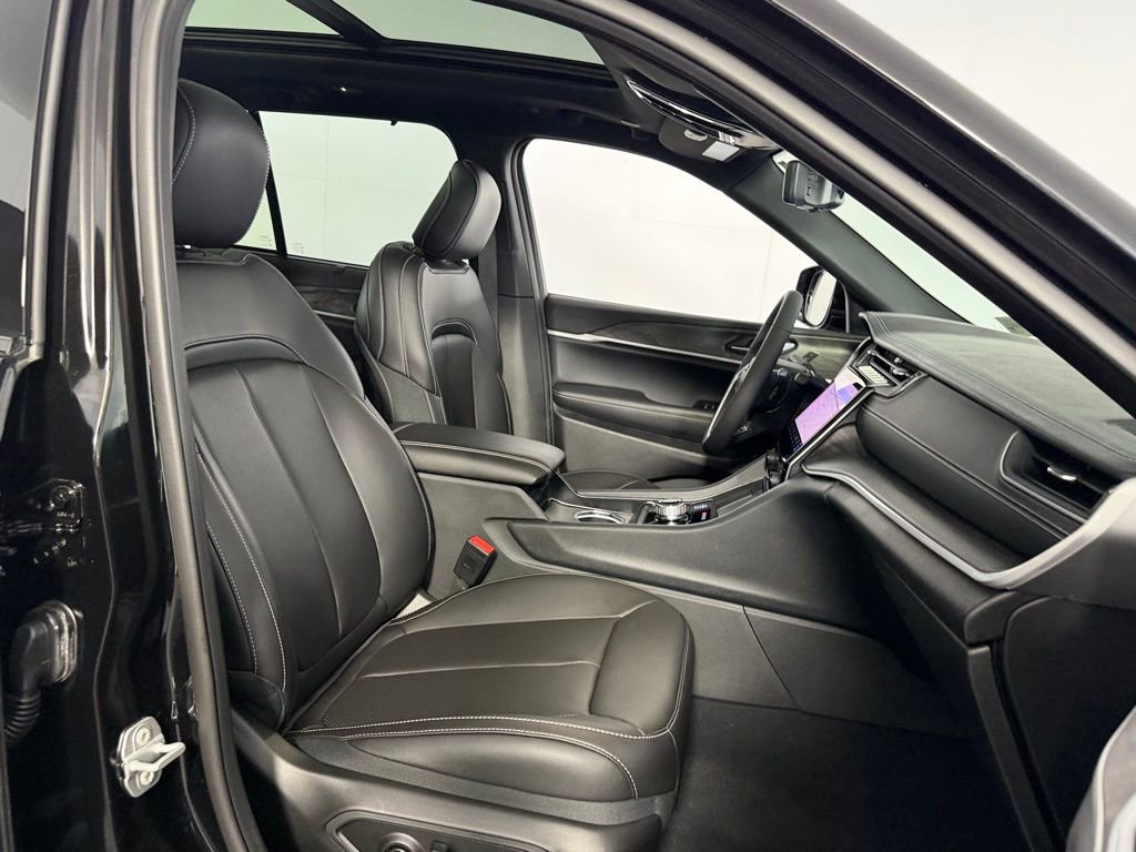 Used 2025 Jeep Grand Cherokee Limited 4xe image 31