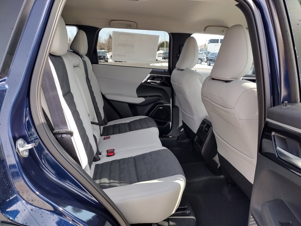 New 2026 Mitsubishi Outlander SE image 10