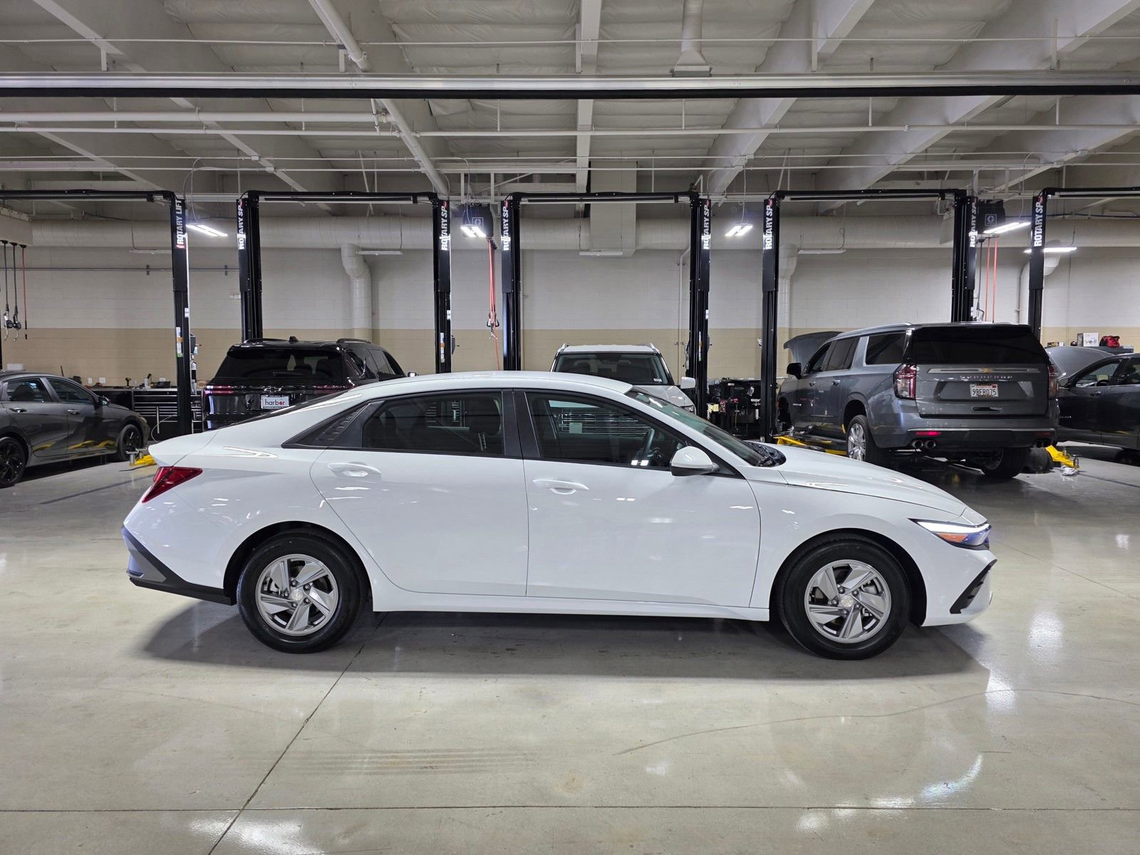 Used 2026 Hyundai Elantra SE image 8